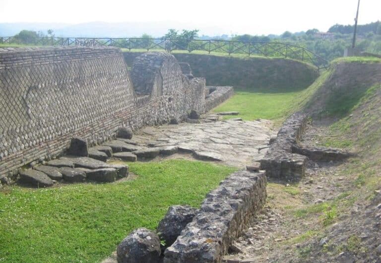 The Enduring Marvel of Ancient Roman Roads: Engineering That Defied Time