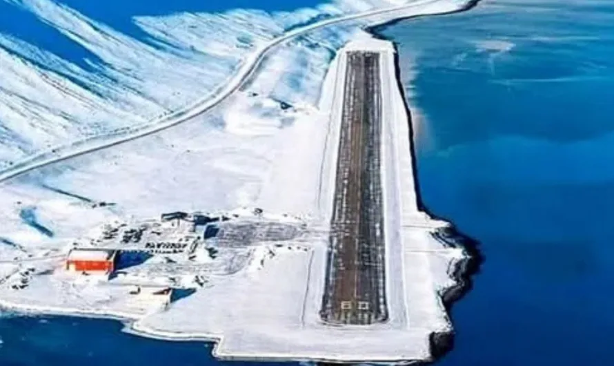 “Ísafjörður Airport: Where Pilots Dance with Fjords and Legends Take Flight”